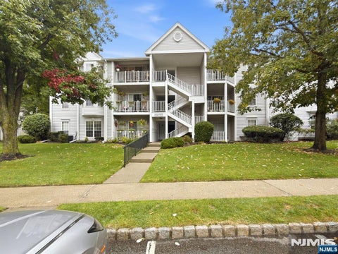 Photo of 1147 Sycamore Lane, Mahwah, NJ 07430 (MLS # 26038773)