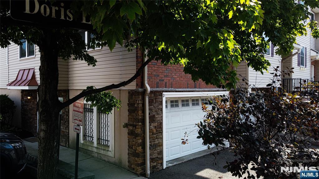 3 Doris Lane