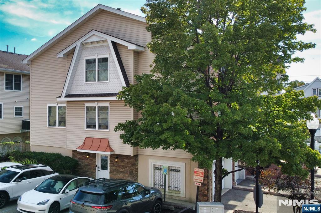3 Doris Lane