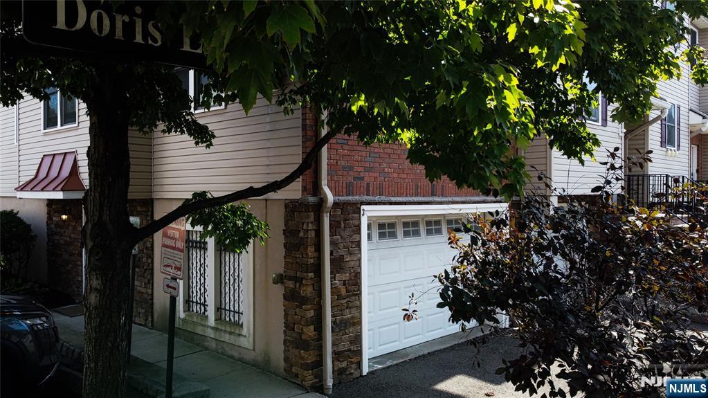 3 Doris Lane