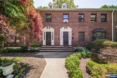 Photo of 90 Tracey PL #H-1, Englewood, NJ 07631 (MLS # 26017818)