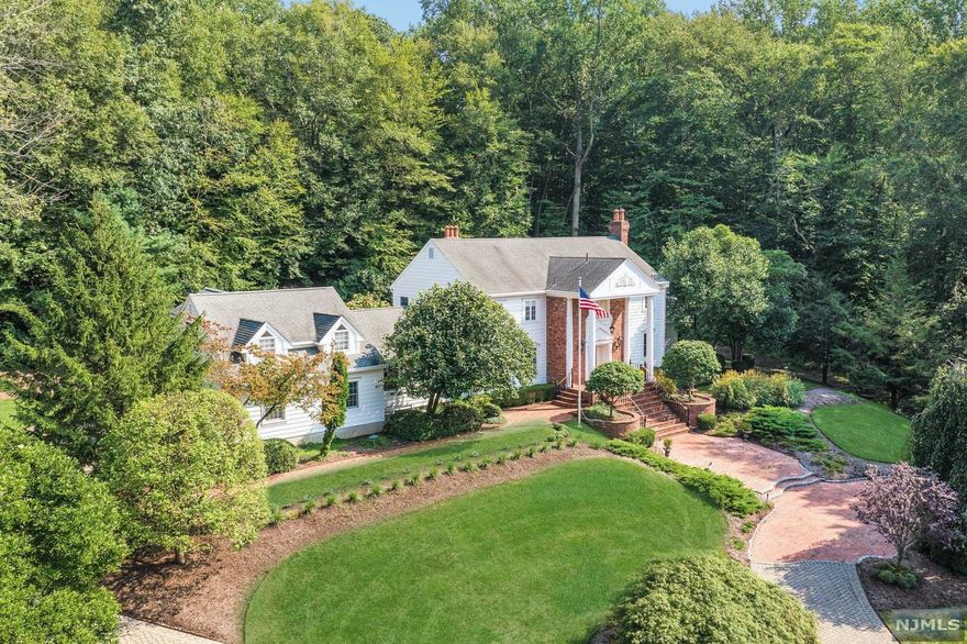 Gracious elegance and stately grounds welcome you to this Classic Colonial set on one of SR's most desired cul-de-sacs.Impeccably maintained the interior & exterior were upgraded by renowned architect Eleanore Pettersen, one of the first licensed female architects in the state of NJ.She was also an apprentice to Frank Lloyd Wright.Custom woodwork, architectural moldings and designer finishes throughout.6 bdrms, 5 1/2 baths and over 6500 sqft of finished living space. Beautiful 2 stry entrance, formal dining & living rms ready to entertain, spectacular cherry wood library w/soaring ceiling. Custom Kuche & Cucina kitchen blending design & function for today's life style w/walk-in pantry,Viking Range, Sub-Zero,Miele DW & Franke sinks. 1st floor laundry & a en-suite bdrm, backstairs to 2nd en-suite guest rm. Lux master suite w/custom design elements. Finished basement w/theater rm, billiards, wine cellar & gym. Pool,DCS gas grill/patio, generator & so much more...Private & Elegant!