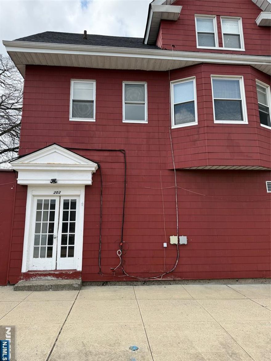 Three bedroom apartment for rent in the heart of Hasbrouck Heights ,Newly renovated with hardwood floors, bathroom , and eat-in kitchen Second or, no pets , and credit check required. HASBROUCK HEIGHTS DOES NOT ALLOW ON STREET PARKING OVER NIGHT.