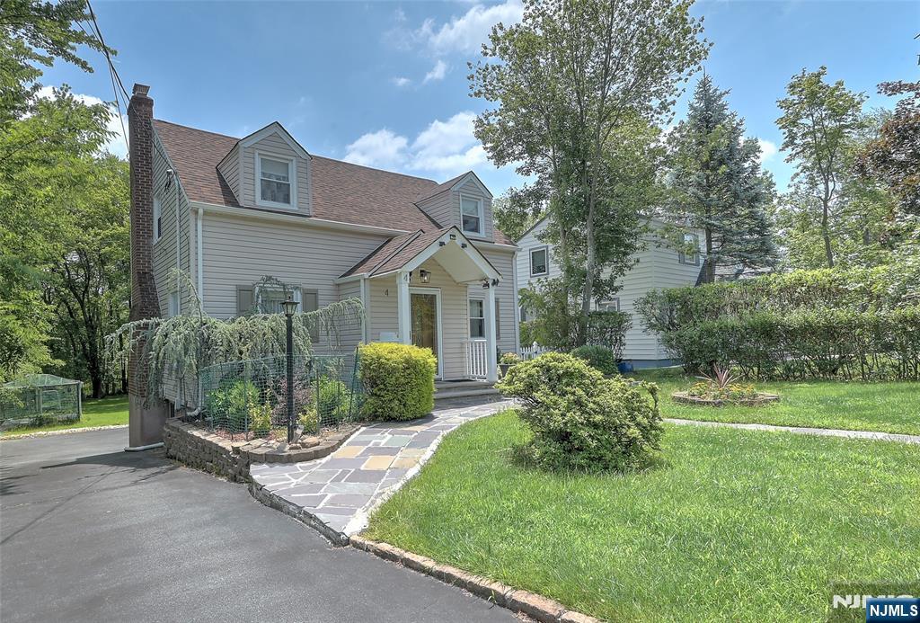 4 Pleasant Valley Way