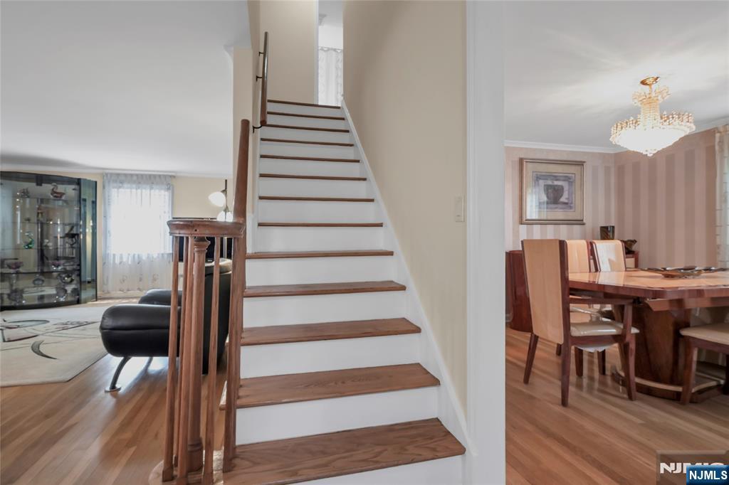 4 Pleasant Valley Way