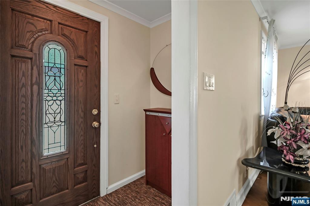 4 Pleasant Valley Way