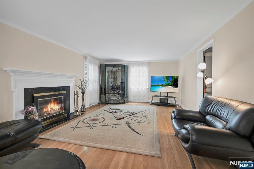 4 Pleasant Valley Way