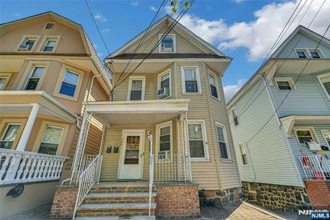 Photo of 349 Undercliff Avenue, Edgewater, NJ 07020 (MLS # 26011822)