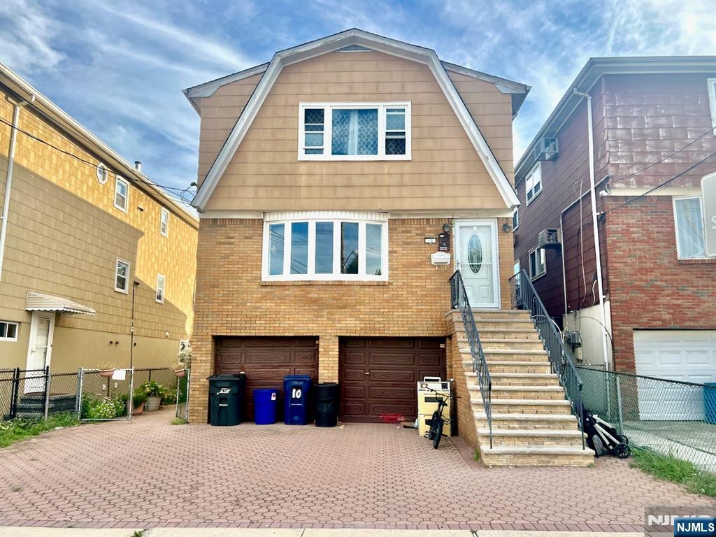 10 John Hay Ave 2, Kearny, New Jersey - 2 Bedrooms  
1 Bathrooms  
4 Rooms - 