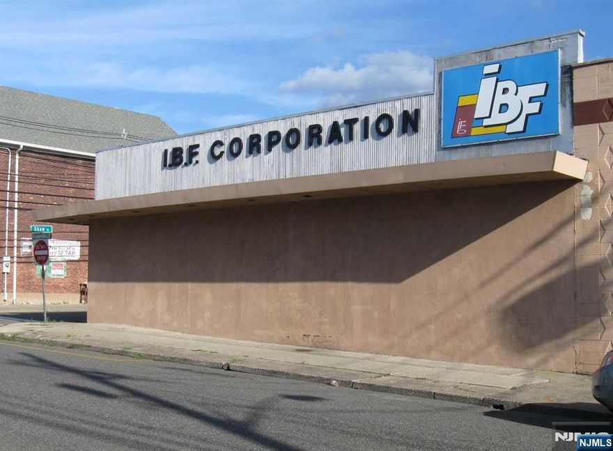 GREAT LOCATION, CENTRAL LOCATION TO ALL MAJOR HWYS. ENDLESS POSSIBILITIES. BRING YOUR CLIENTS TO SEE THIS PROPERTY. THE PROPERTY BEING SOLD IS COMPRISED OF 3 LOTS WITH SEPARATE DEED. THE PARKING LOT IS 50 X 100. THE BUILDING LOT IS 100 X 100, THE HOUSE LOT IS 50X100, THE TOTAL PROPERTY SIZE IS 100 X 200. THIS SALE IS OFFERED AS A COMBINATION OF LOTS 30,34 & 38.
