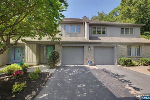 Photo of 599 Apache Court, Mahwah, NJ 07430 (MLS # 26024918)