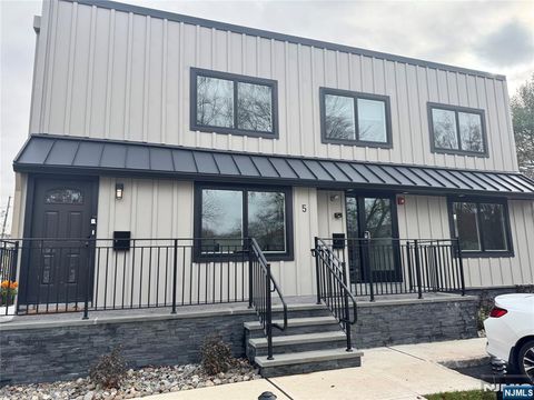 Photo of 5 Muller Place #1, Little Falls, NJ 07424 (MLS # 25041105)