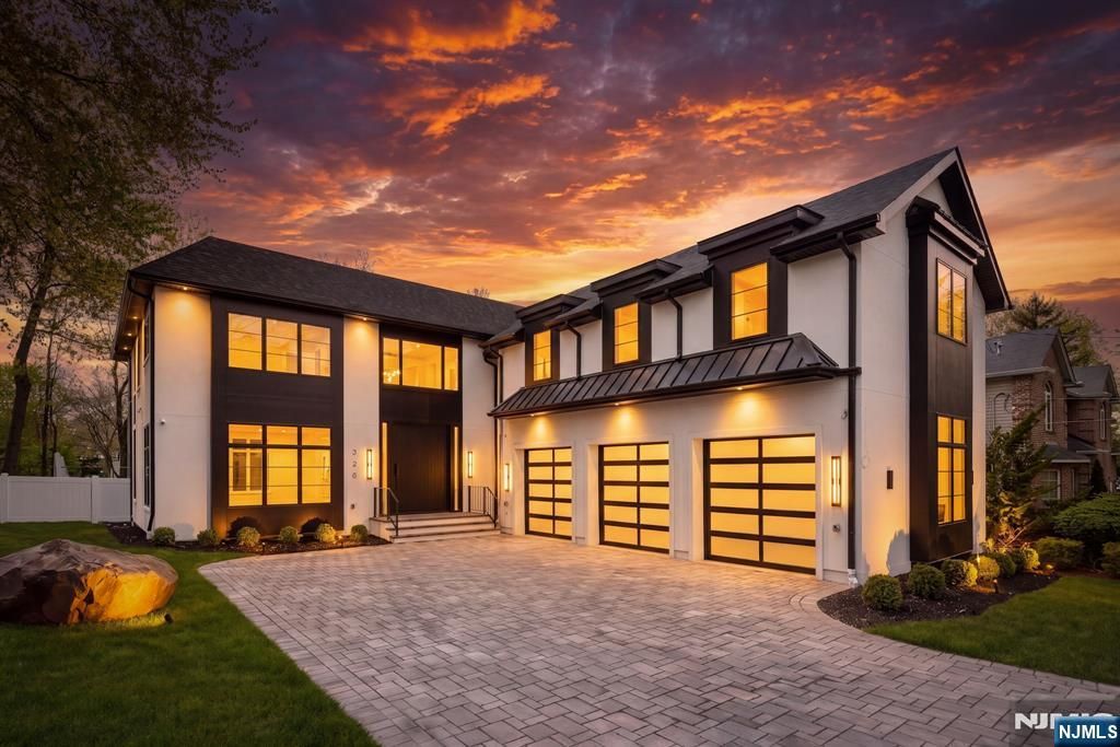 Photo of 320 Spencer Place, Paramus, NJ 07652 (MLS # 26009509)