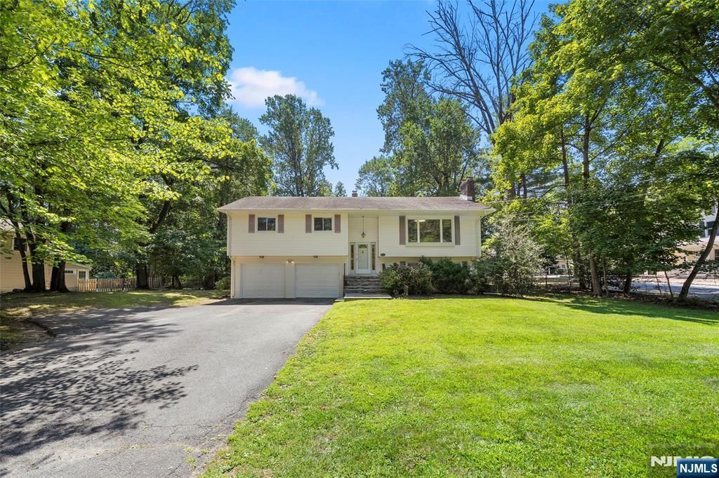 Photo of 356 Allendale Avenue, Allendale, NJ 07401 (MLS # 25025181)