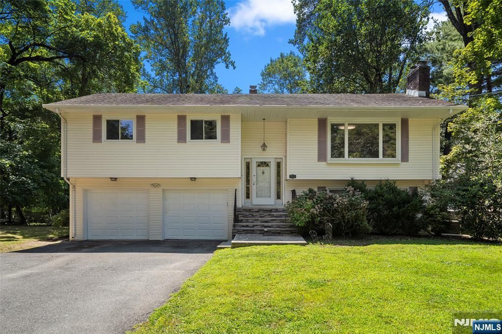 Photo of 356 Allendale Avenue, Allendale, NJ 07401 (MLS # 25025181)