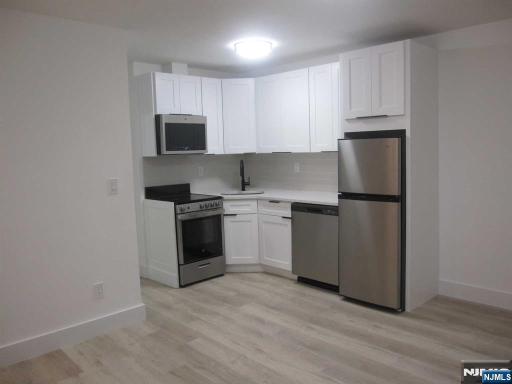 Rental Property at 119 1st St 8B, Hackensack, New Jersey - Bedrooms: 1 
Bathrooms: 1 
Rooms: 3  - $1,875 MO.
