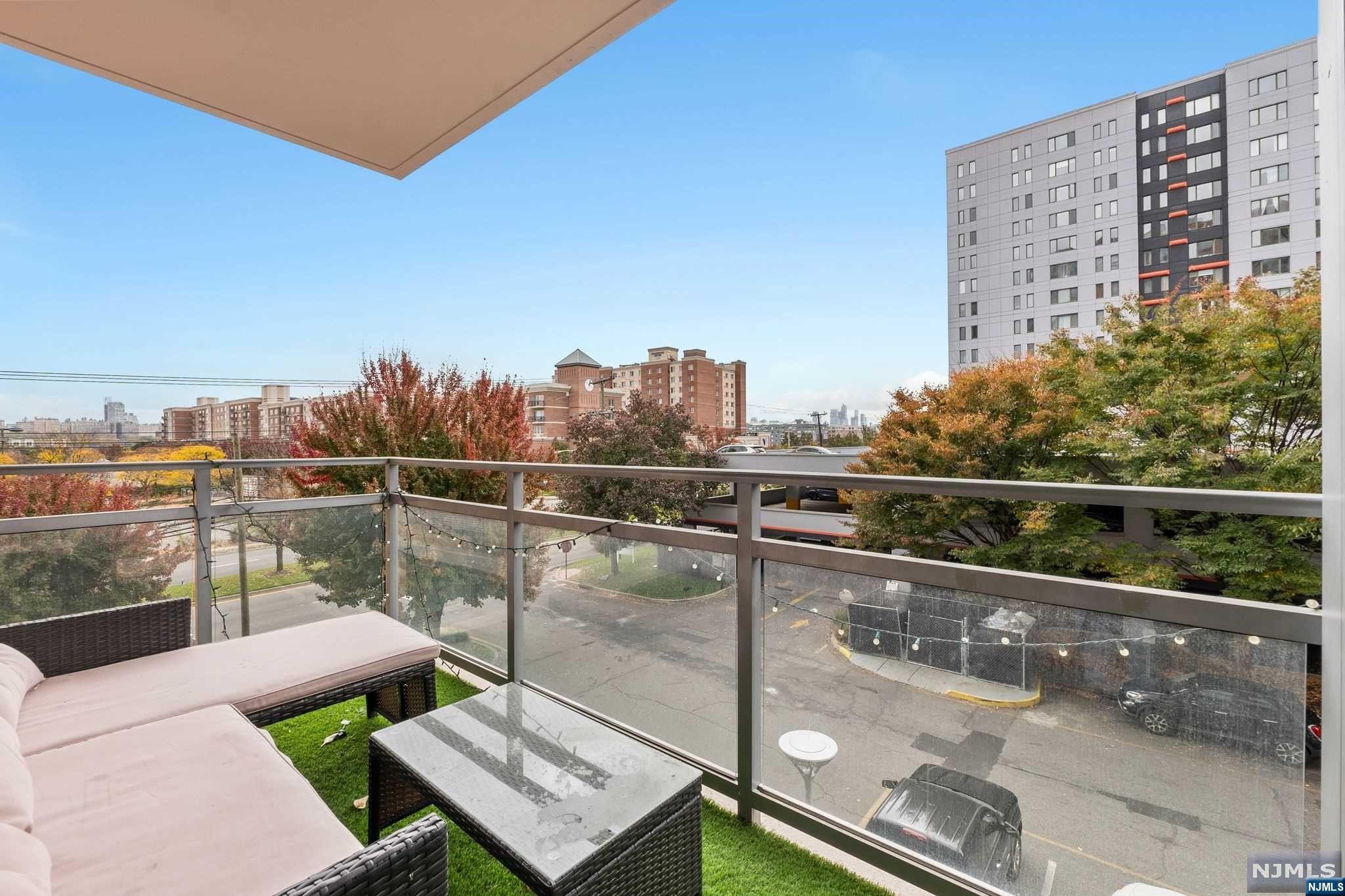 Rental Property at 306 Hudson Park 306, Edgewater, New Jersey - Bedrooms: 2 
Bathrooms: 3 
Rooms: 6  - $4,150 MO.