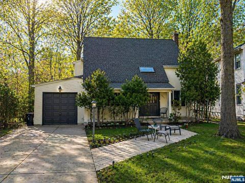 Photo of 1542 Jefferson St, Teaneck, NJ 07666 (MLS # 26014877)