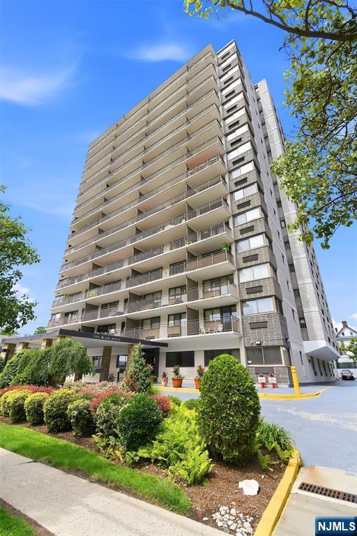 Homes for Sale in Northern NJ | ThisIsRiverEdge.com 235 Prospect Avenue 10H