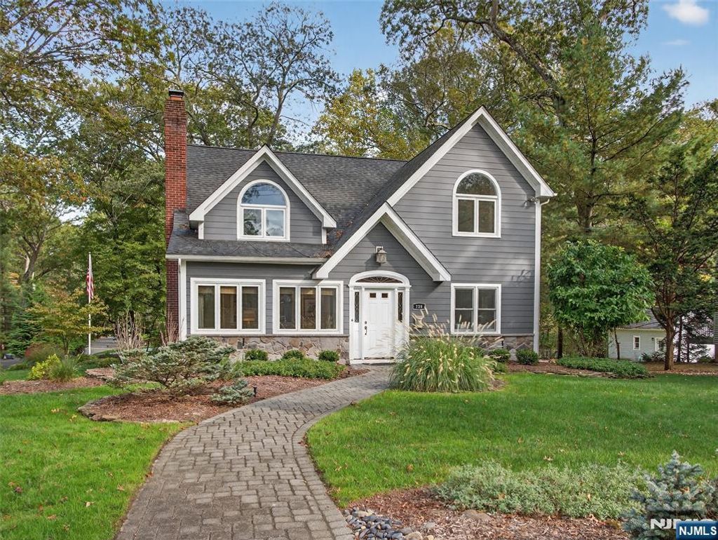 Photo of 128 Oak Ridge Road, Ramsey, NJ 07446 (MLS # 25035285)