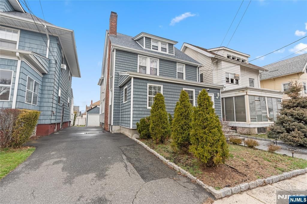 Photo of 886888 Degraw Avenue, Newark, NJ 07104 (MLS # 26010093)