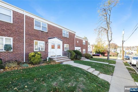 Photo of 471 Crestwood Avenue #49, Hackensack, NJ 07601 (MLS # 25040457)