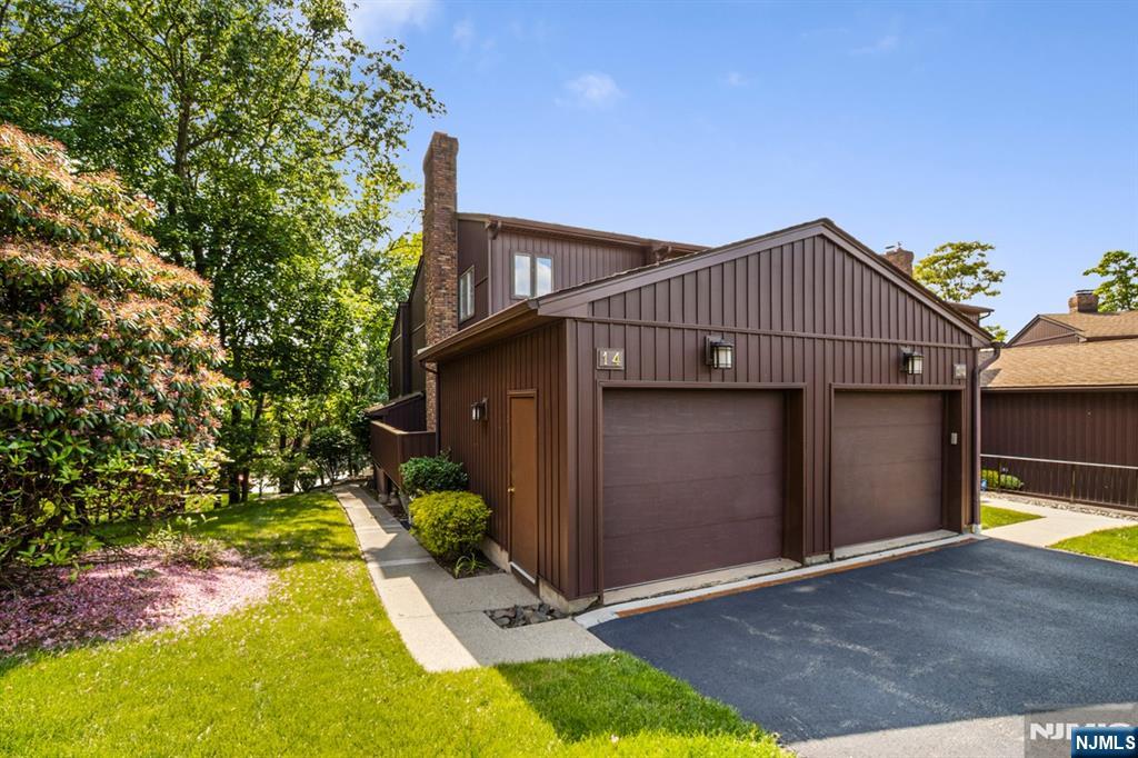 Property for Sale at 14 Highpoint 14, Cedar Grove, New Jersey - Bedrooms: 2 
Bathrooms: 3  - $489,000