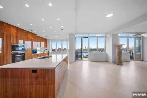 Photo of 100 Carlyle Drive #VP6, Cliffside Park, NJ 07010 (MLS # 26021328)