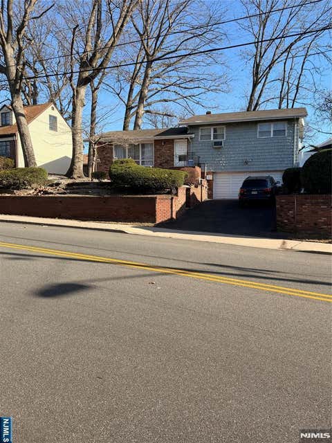 Photo of 1032 Glen Road, Fort Lee, NJ 07024 (MLS # 26028369)
