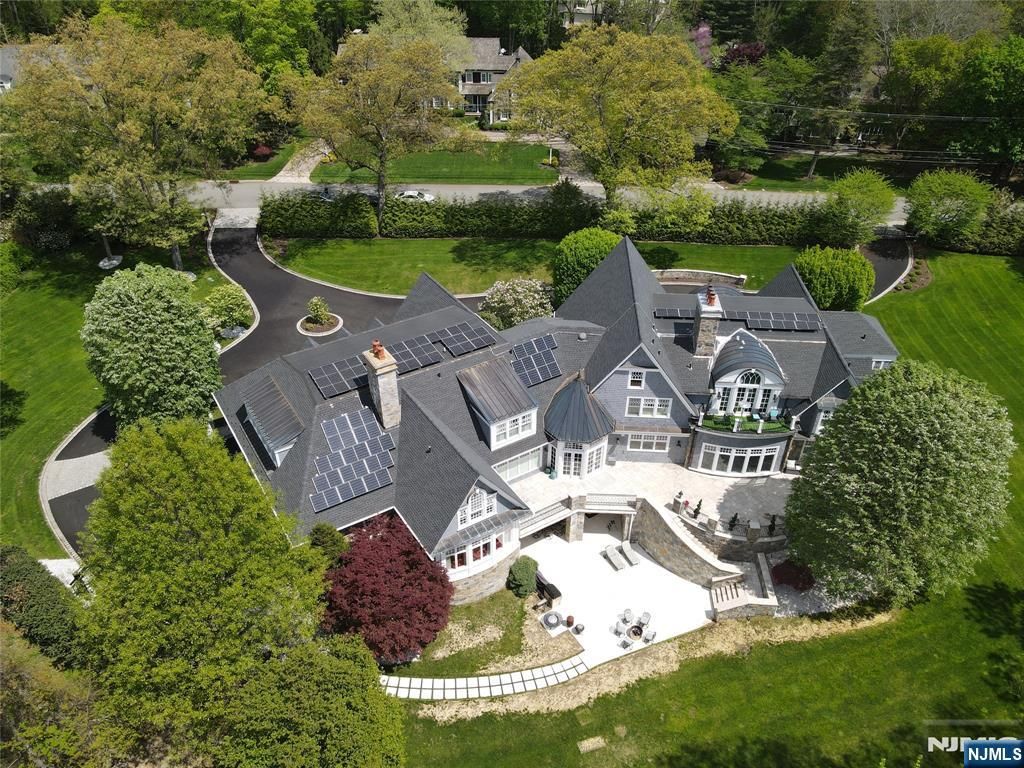 Photo of 340 Indian Trail Drive, Franklin Lakes, NJ 07417 (MLS # 25029587)