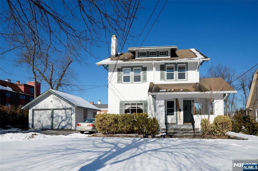 Conveniently located second floor unit. Front Porch, bright living room with hardwood floors, spacious updated kitchen with newer appliances, dishwasher, microwave, refrigerator and gas range. 2 bedrooms and full bath, laundry facilities in basement. Close to downtown shopping, restaurants, Library and NY Transportation.