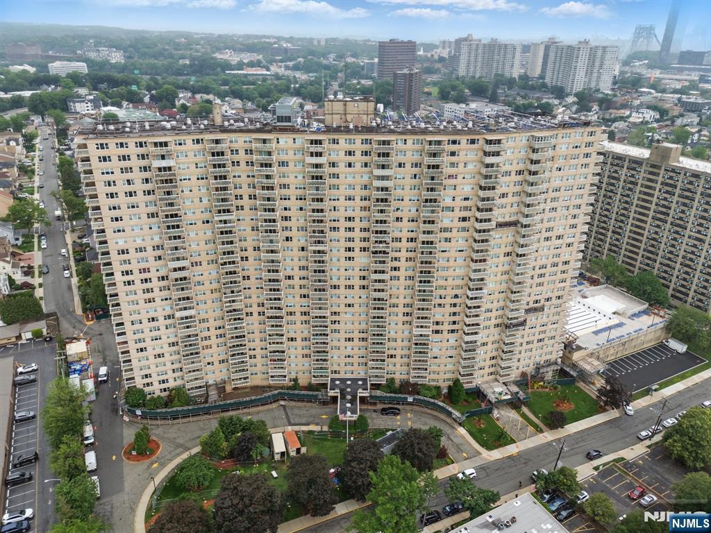 Property for Sale at 555 North Avenue 25L, Fort Lee, New Jersey - Bedrooms: 1 
Bathrooms: 1  - $189,000