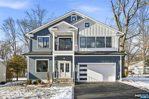 Photo of 8 Montgomery Road, Livingston, NJ 07039 (MLS # 26000200)