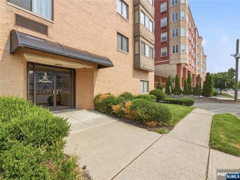 Photo of 5 Linden Street #6i, Hackensack, NJ 07601 (MLS # 26029213)