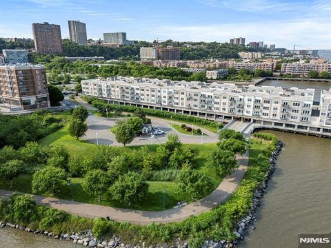 108 The Promenade 108 Edgewater NJ 07020