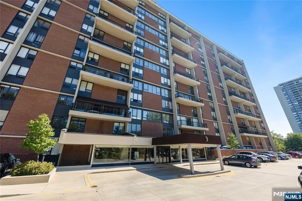Homes for Sale in Northern NJ | ThisIsRiverEdge.com 3 Horizon Road 1023