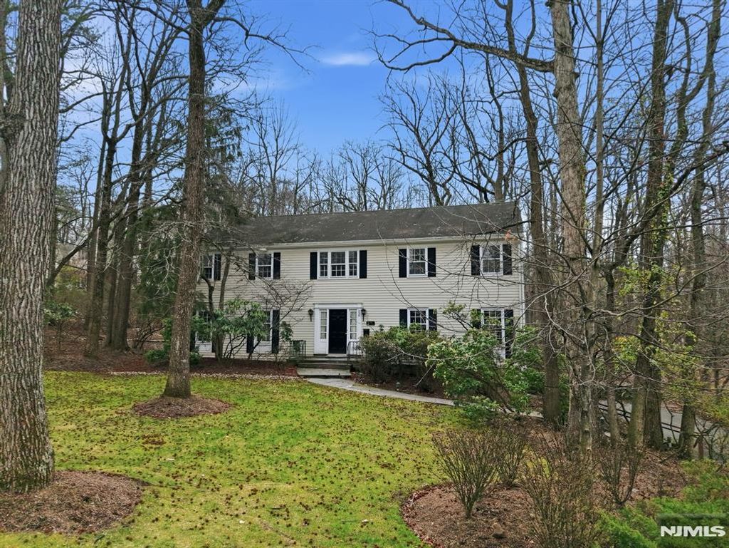 Photo of 258 Highwood Avenue, Tenafly, NJ 07670 (MLS # 26009996)