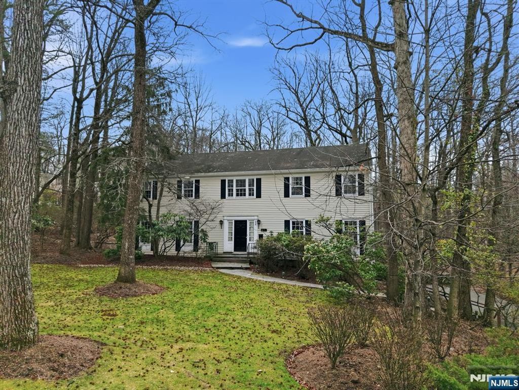 Photo of 258 Highwood Avenue, Tenafly, NJ 07670 (MLS # 26009996)