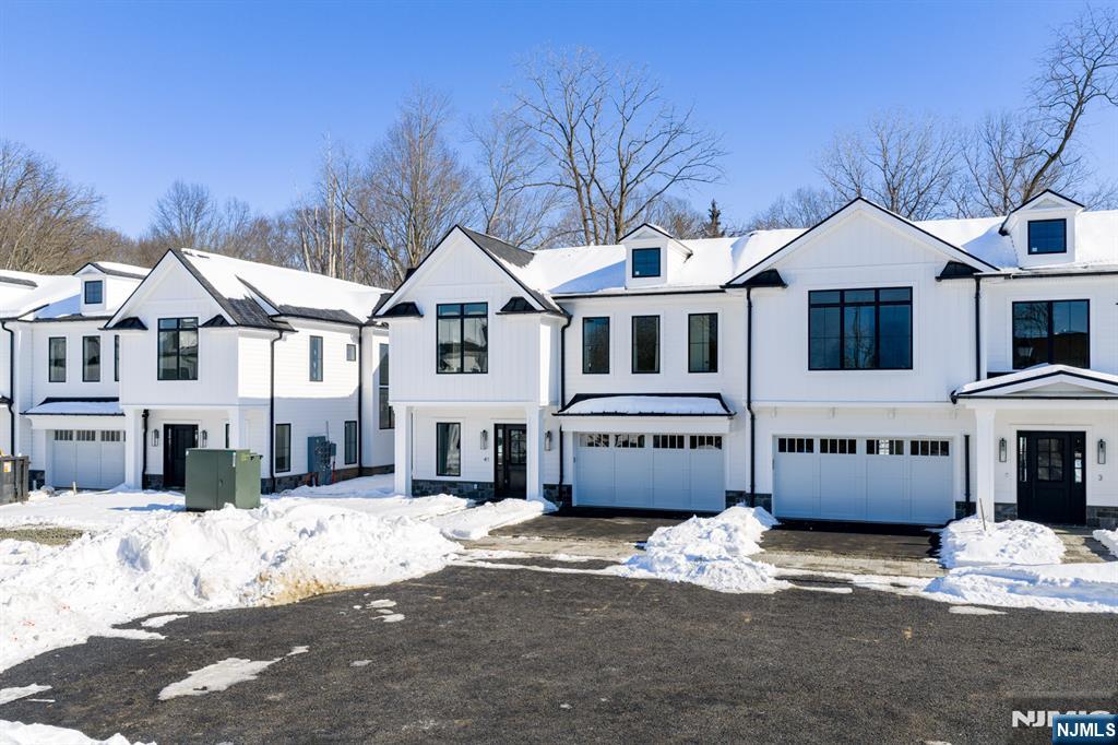 16-18 Paris Avenue 9