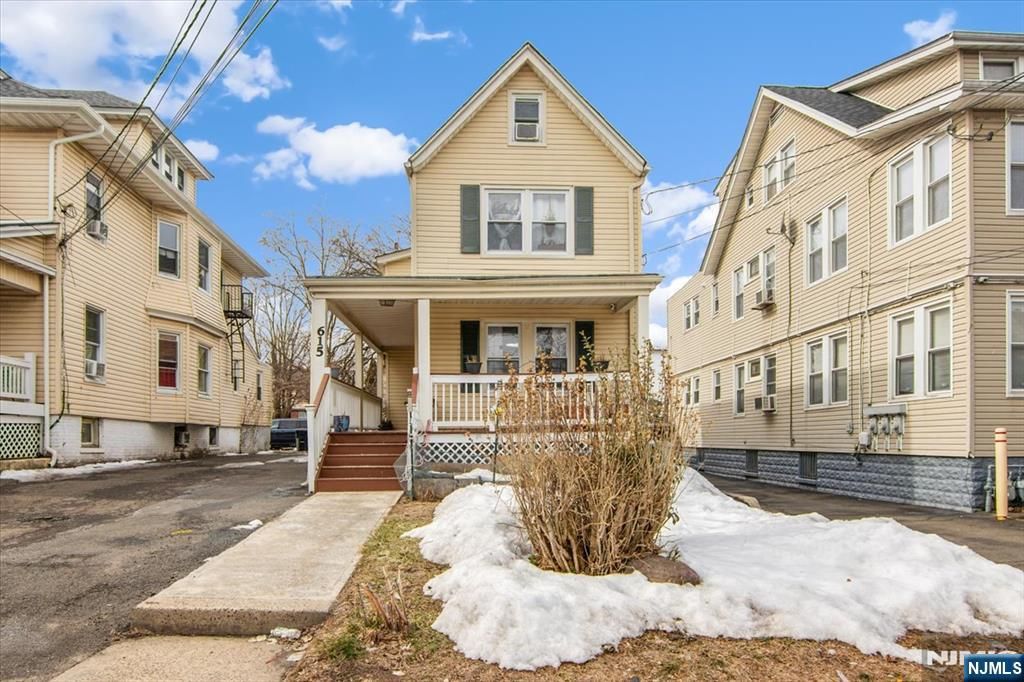 Photo of 611 Stuyvesant Avenue, Irvington, NJ 07111 (MLS # 26007052)