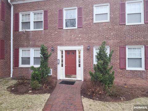Photo of 490 Beverly Rd #C2, Teaneck, NJ 07666 (MLS # 25042058)