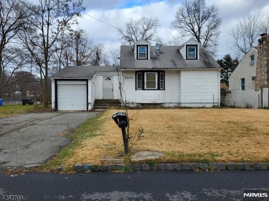 Contractors bring your vision! 3 br, 2 ba property that needs extensive work but with lots of potential. 1 car attached garage with driveway. Must be cash or hard money loan. Does NOT have heating system. Newer sump pump in basement. Great river views in the back yard.