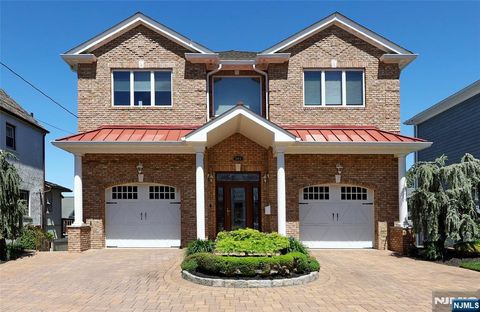 543 Page Avenue Lyndhurst NJ 07071