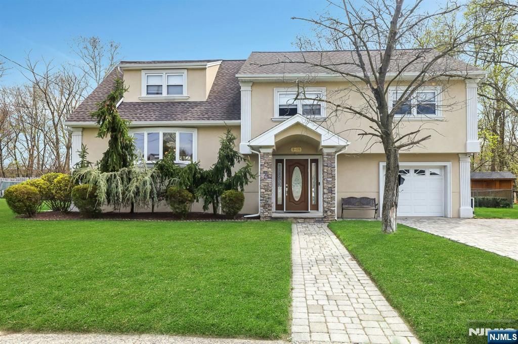 Photo of 909 Elaine Terrace, Fair Lawn, NJ 07410 (MLS # 26012989)