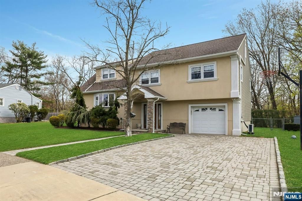 Photo of 909 Elaine Terrace, Fair Lawn, NJ 07410 (MLS # 26012989)