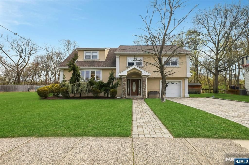 Photo of 909 Elaine Terrace, Fair Lawn, NJ 07410 (MLS # 26012989)