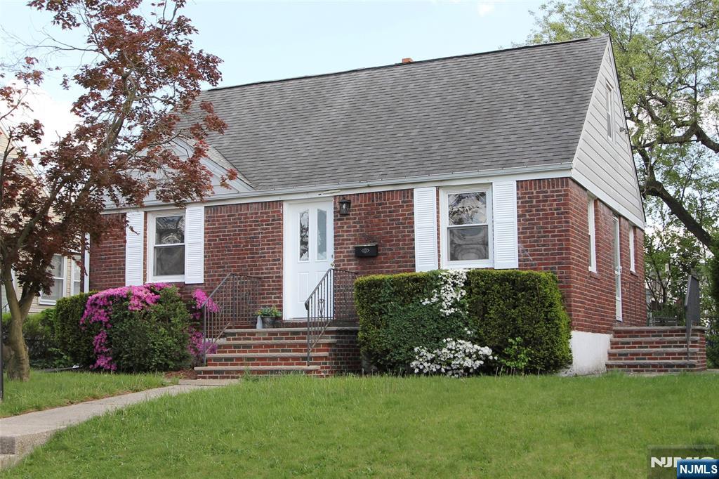 Rental Property at 100 Miller Ave, Elmwood Park, New Jersey - Bedrooms: 3 
Bathrooms: 2 
Rooms: 6  - $2,800 MO.