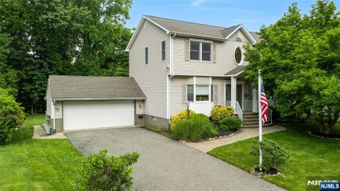 Photo of 41 Circle Drive, Paramus, NJ 07652 (MLS # 26026113)