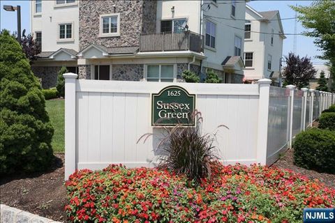 Photo of 1625 Paterson Plank RD #5, Secaucus, NJ 07094 (MLS # 26015852)