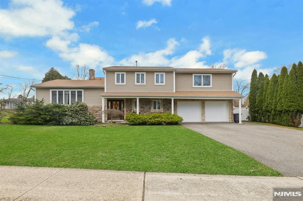 Photo of 18 Harwood Place, Wayne, NJ 07470 (MLS # 26009405)